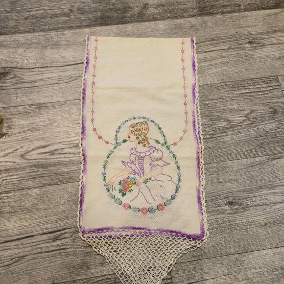 Vintage Embroidery Victorian lady Handmade White Linen Table Runner Crochet Lace - Picture 2 of 8